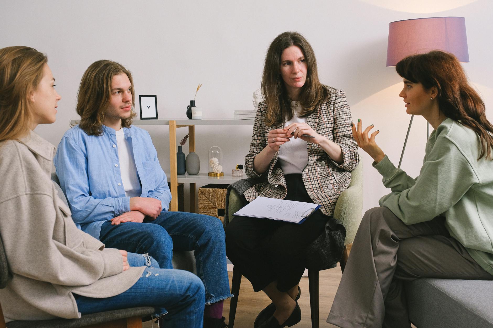 woman discussing problem during group Cognitive behavioural therapy for Benzodiazepine addiction detox rehab
